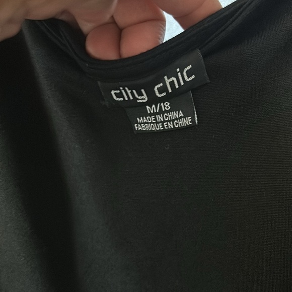 City chic little black dress with pockets - Picture 5 of 9